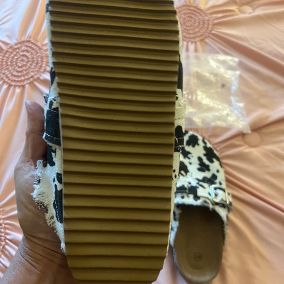 🐮 Cow print woman slide on shoes 🐮 - Picture 2 of 3